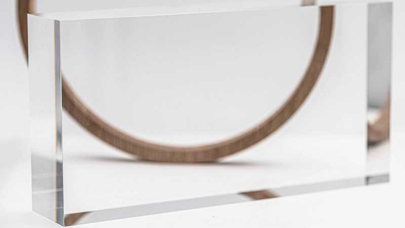 Découpe sur mesure de Plexiglass incolore coulé